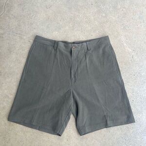 Tommy Bahama Shorts Mens 38 Green 100% Silk Relax Pleated Casual Vacation